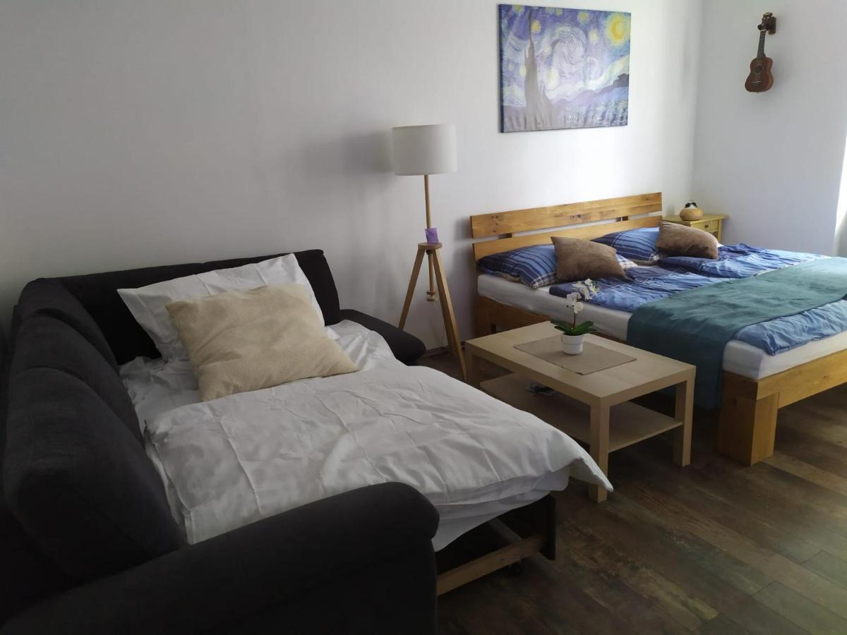 Pisqor Apartment - Self Check-In Bratislava Eksteriør billede