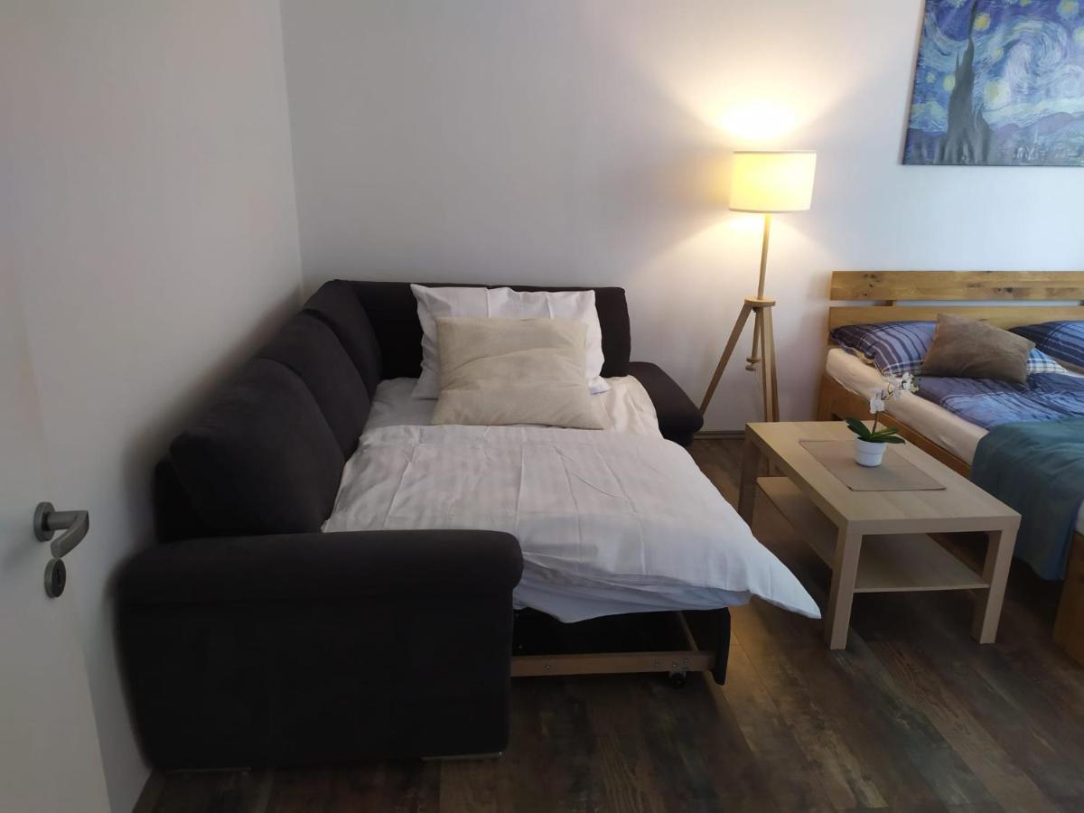Pisqor Apartment - Self Check-In Bratislava Eksteriør billede