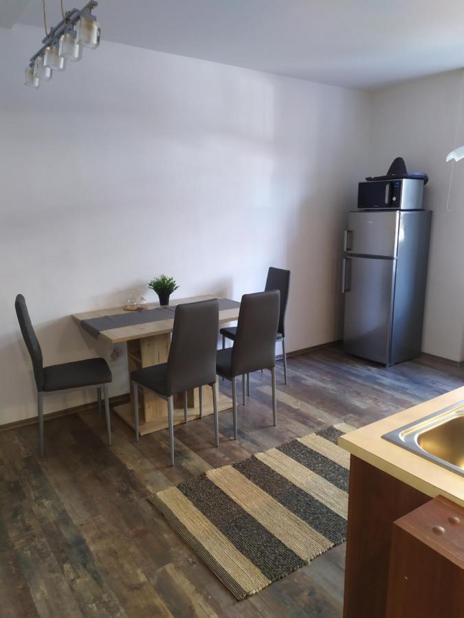 Pisqor Apartment - Self Check-In Bratislava Eksteriør billede